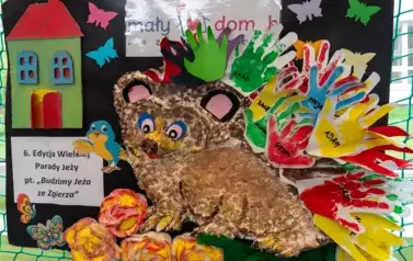 Jeż nauczyciel - na kolorowych kolcach imiona dzieci z grupy