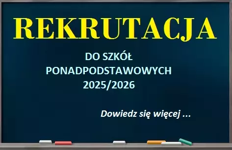 Ciemnozielona tablica z napisem rekrutacja do szkół ponadpodstawowych 2025/2026